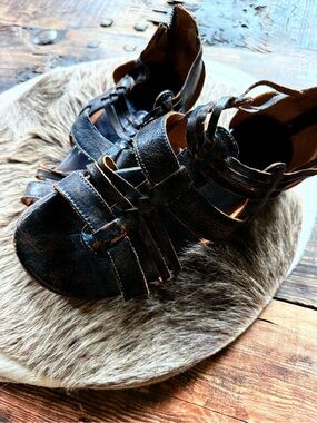 Bed Stü strappy black sandals, size 9